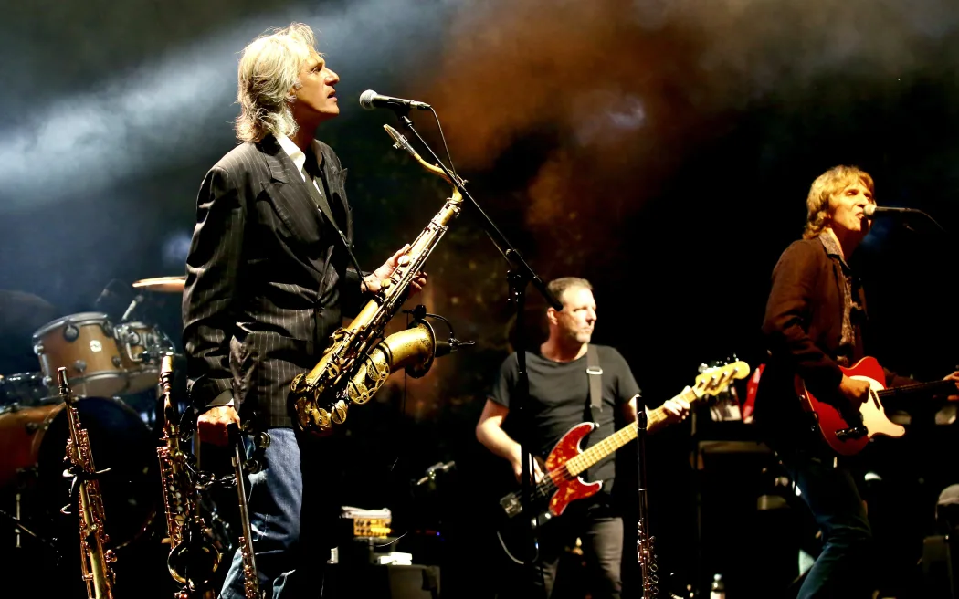 Entrevista a Chris White de Dire Straits: ‘Que Dire Straits tocaran su último show como banda en Zaragoza fue algo absolutamente no planeado’