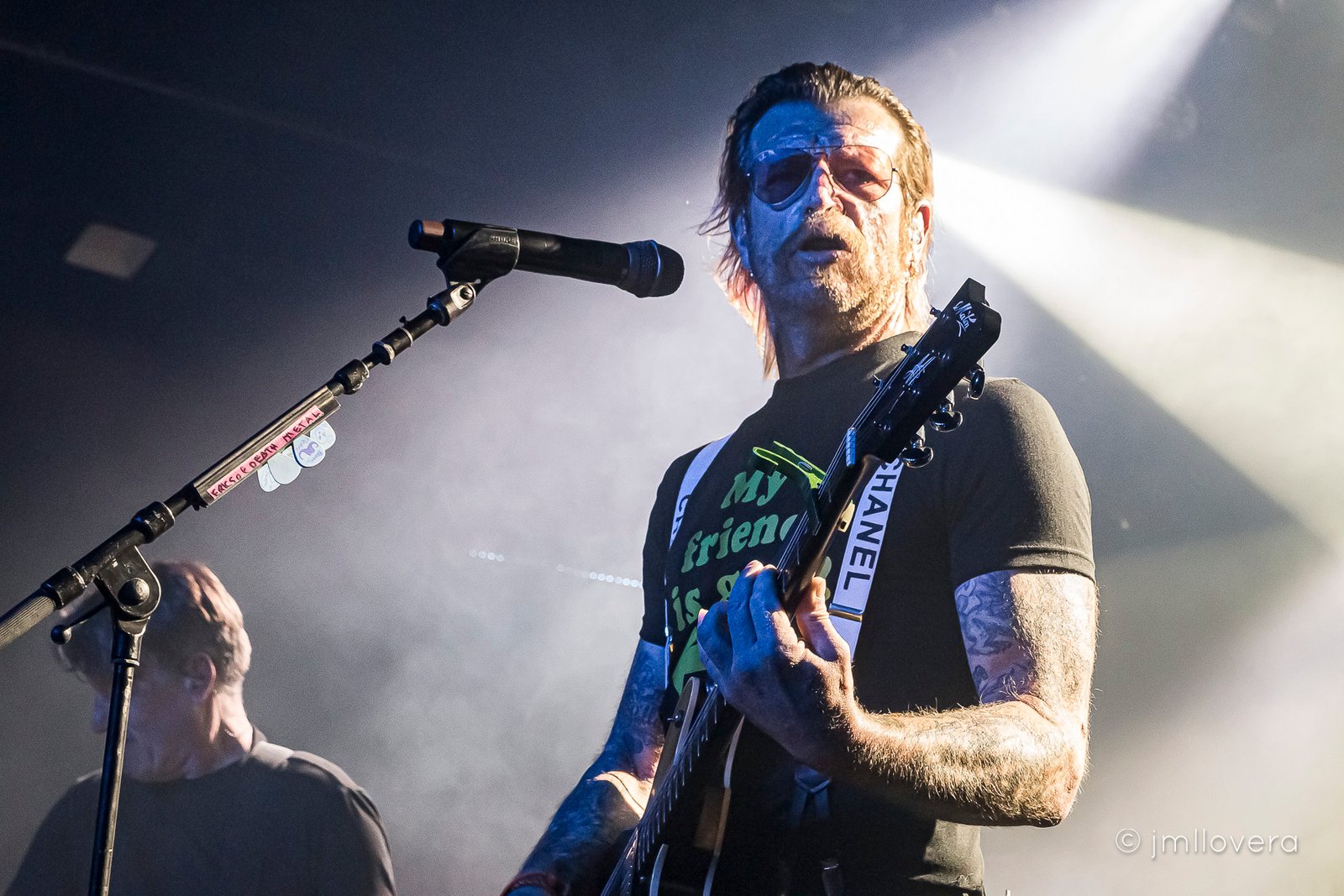 Eagles of Death Metal subliman el rock n’ roll festivo en una Barcelona en plena fiesta de Sant Joan