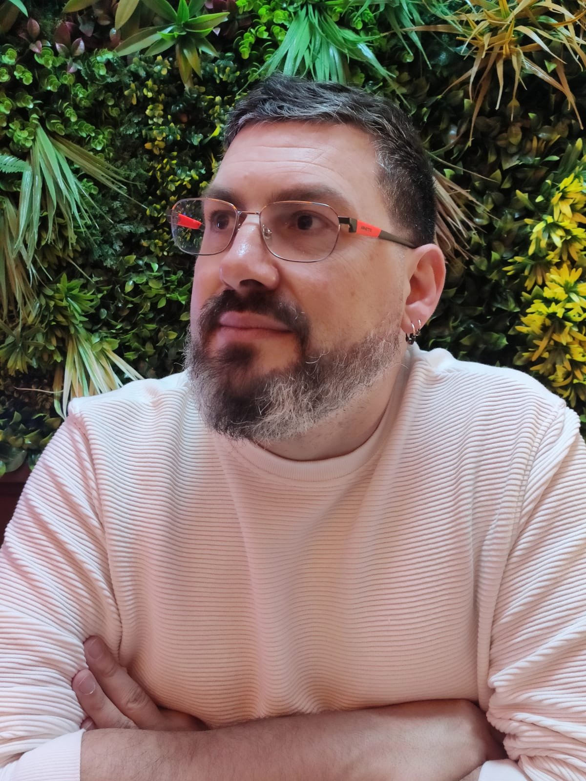 Entrevista al escritor / periodista musical Xavi Prat: ‘Comprarán los derechos del libro y Netflix hará una serie’