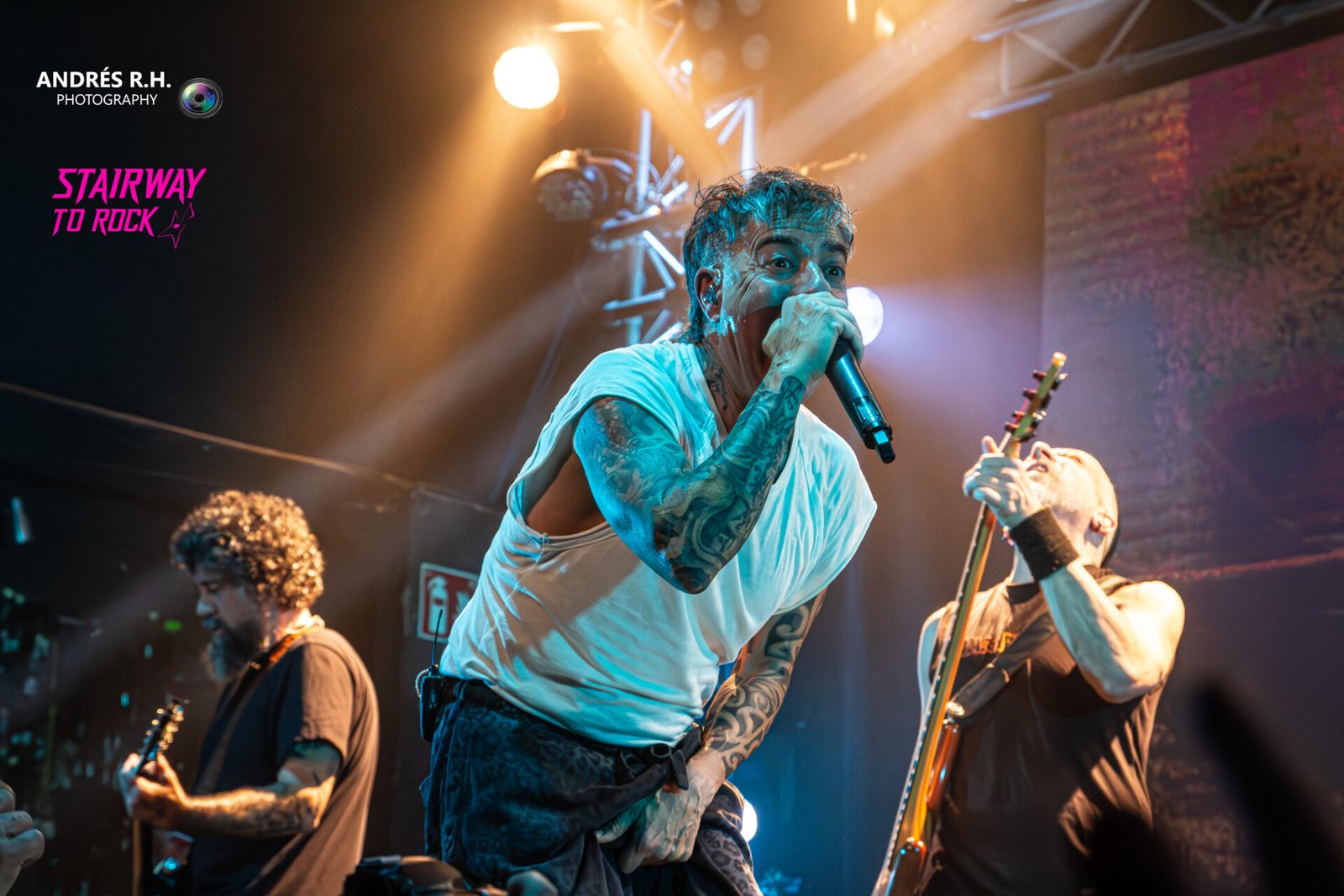 Hamlet continua su gira ante una Salamandra casi llena